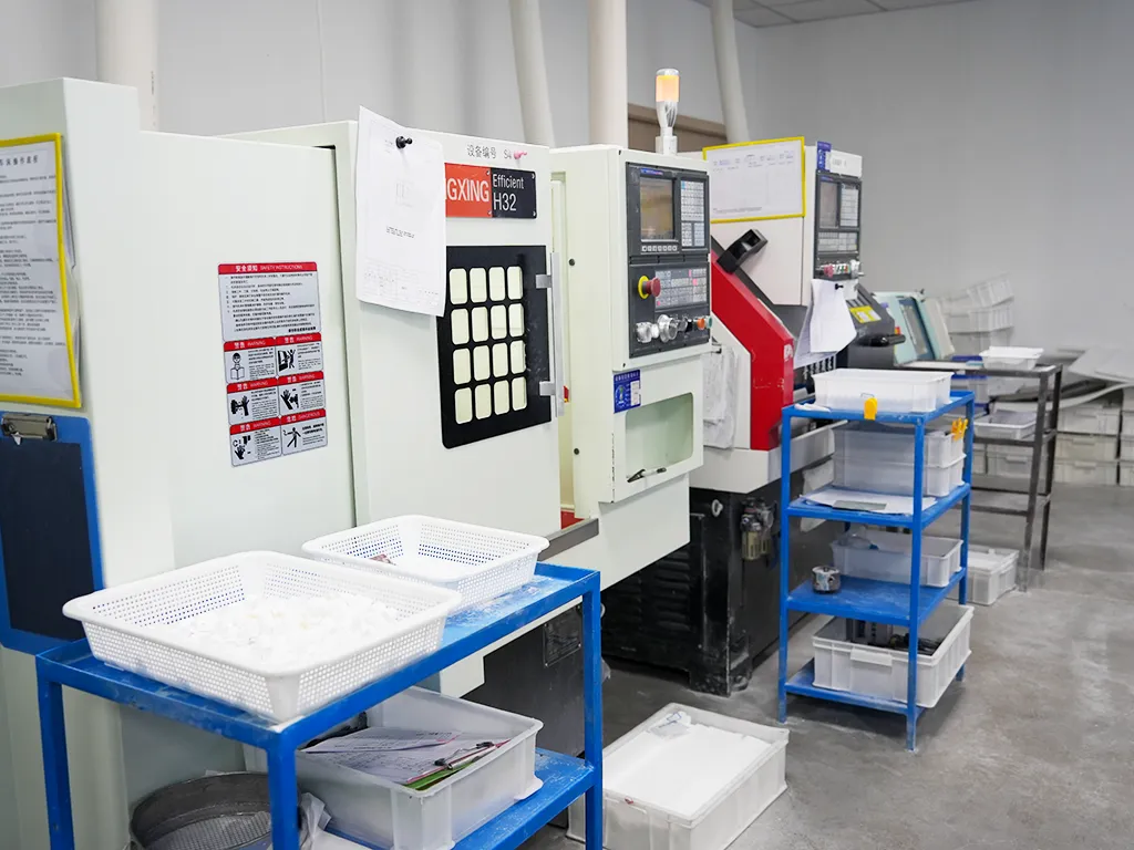 技術セラミックス 製造現場