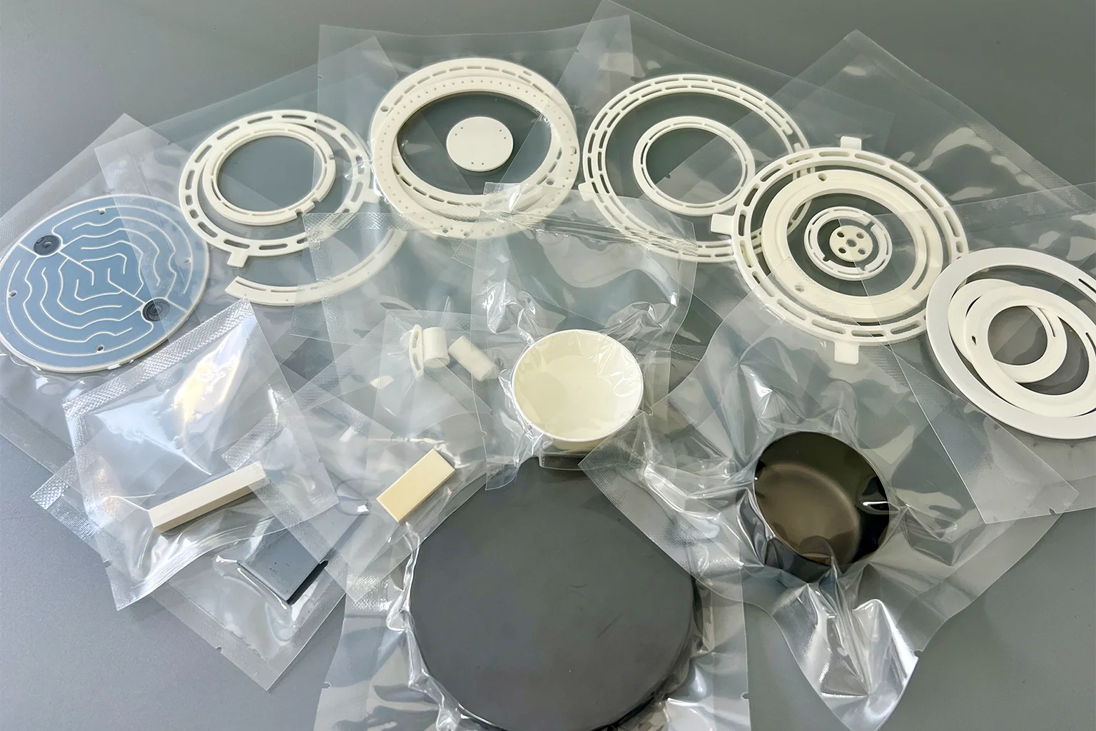 熱分解窒化ホウ素（PBN）のるつぼ、ディスク、リングなどのセラミックス製品